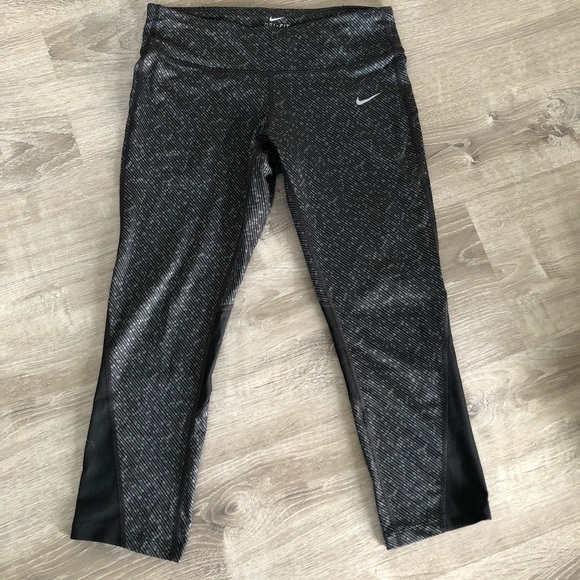 Nike Pants - Nike Dri-Fit Work Out Capris Size Medium